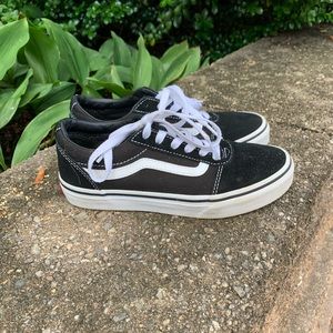 black old school vans (youth)